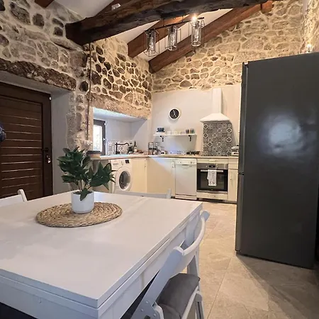 Cozy Galician Stone With Fireplaces And Pool